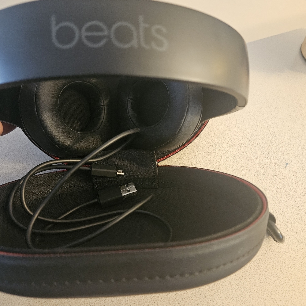 Beats wireless headphones  noise cancellation black matte
